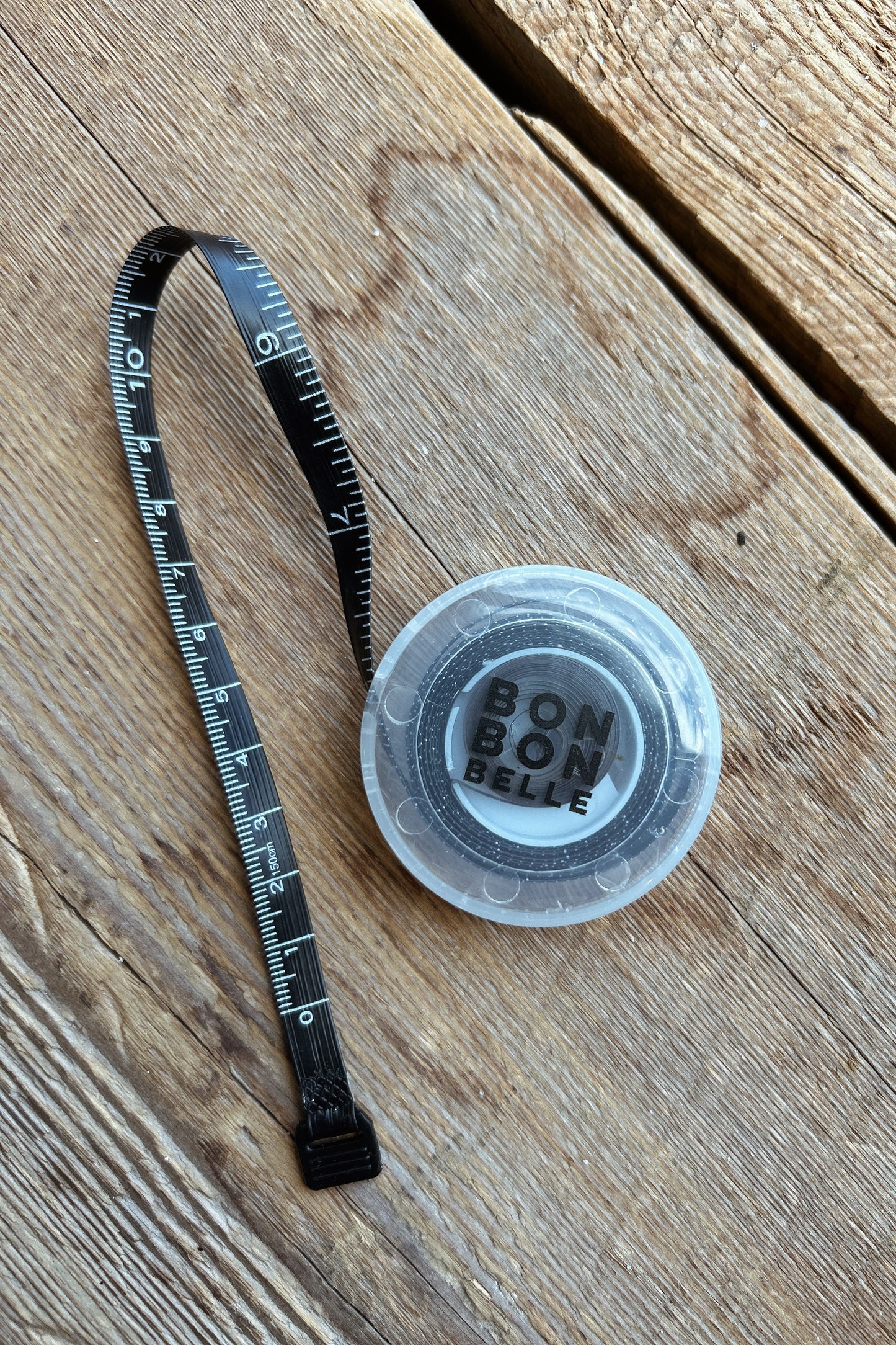 Bon Bon Belle Measuring Tape - centimeter side. 150 cm. measuring tape