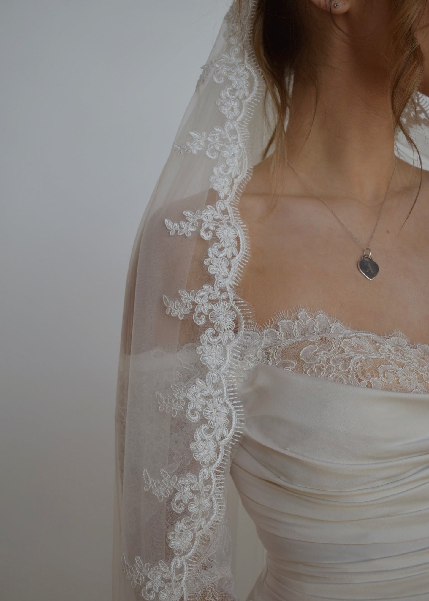 lace detail on wedding veil