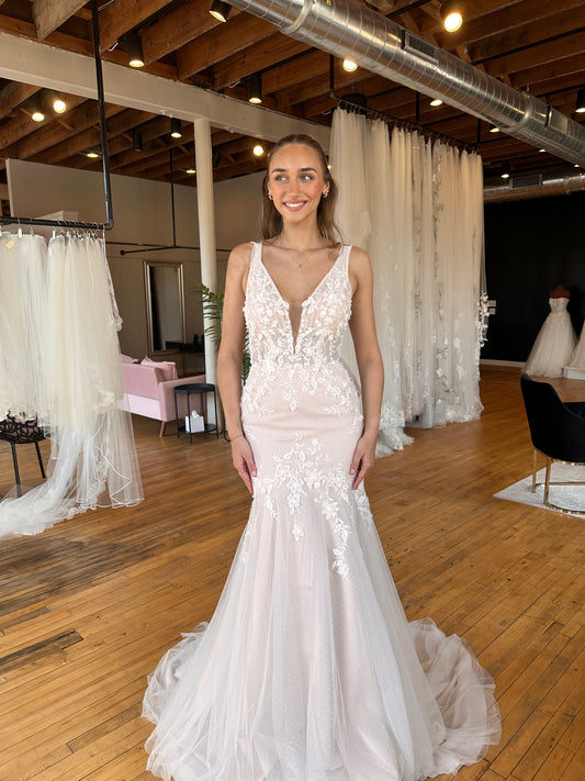 7696 - Stella York