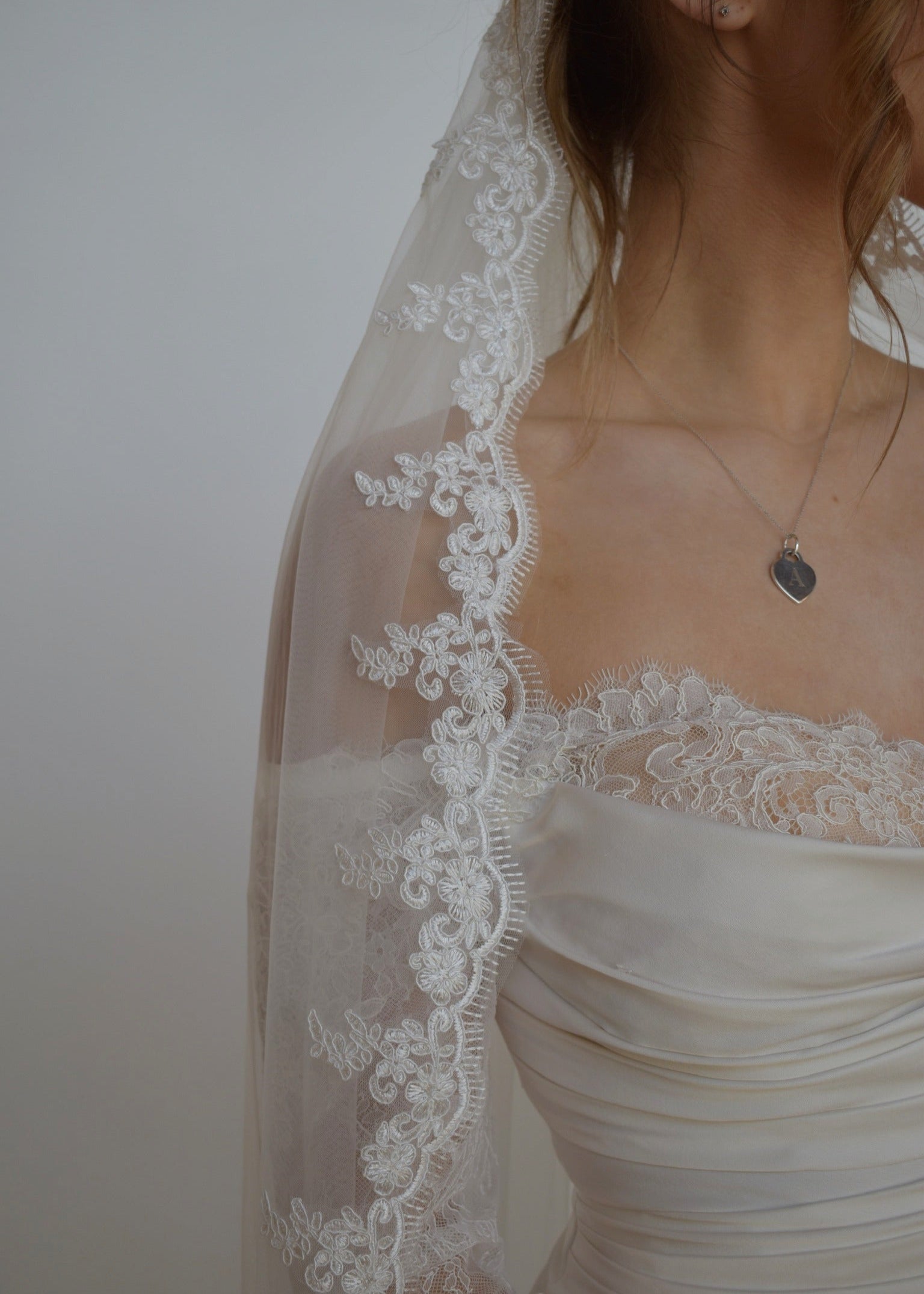 lace detail on wedding veil